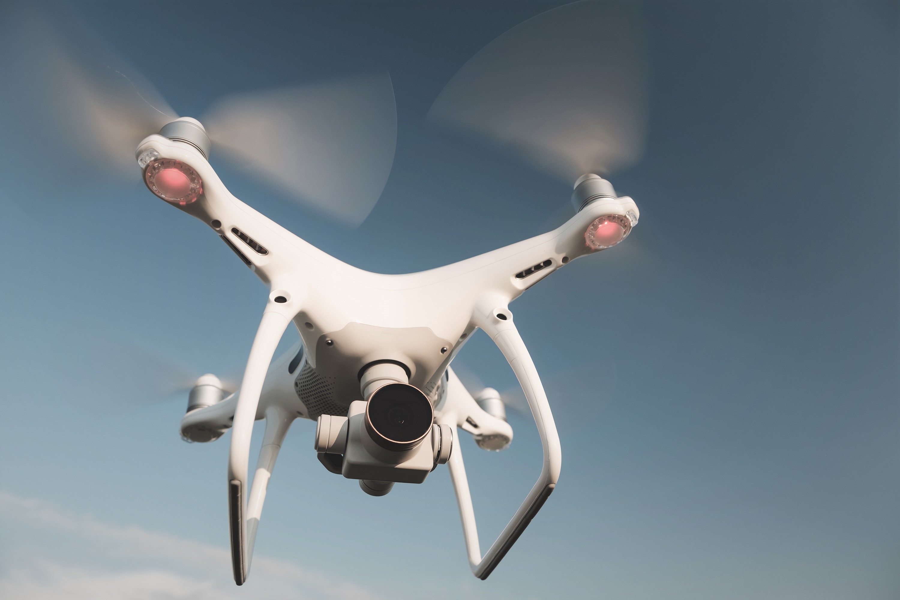 Реализована видеосъемка дронами-квадрокоптерами с целью контроля взрывных работ на карьере
